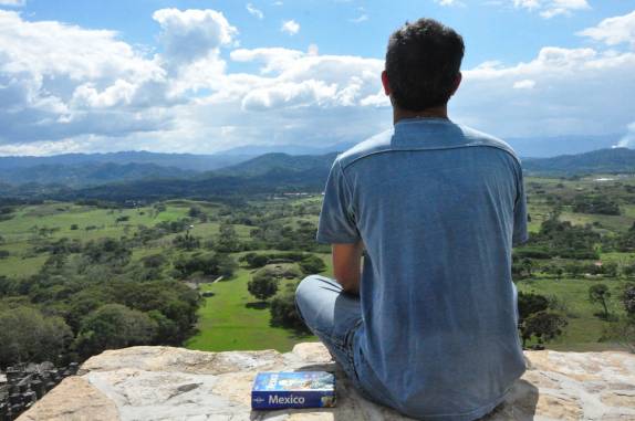 Admirando a mesma paisagem que os mayas admiravam há 1.200 anos, em Toniná, ao lado de  Ocosingo - Chiapas, no sul do México